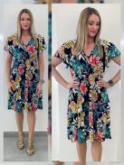AMY fodros vállú ruha - fekete alapon